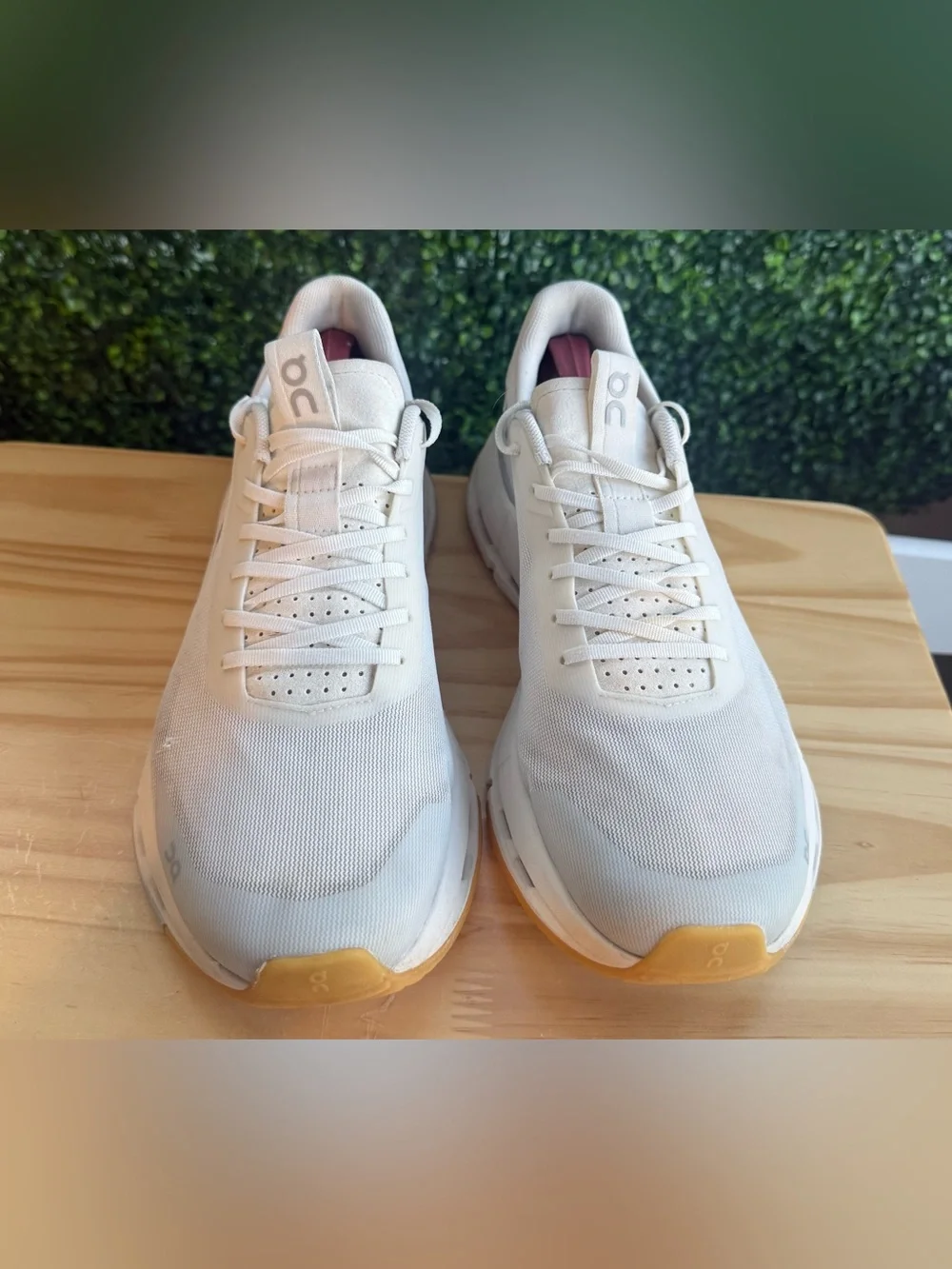 On Cloudflow 4 Men’s Size 10.5 White Hay Running Shoes